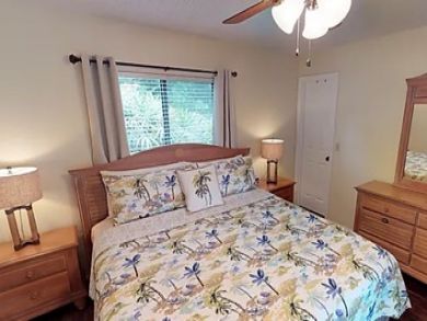 Charming Vacation Home on Bradenton. Call Today.